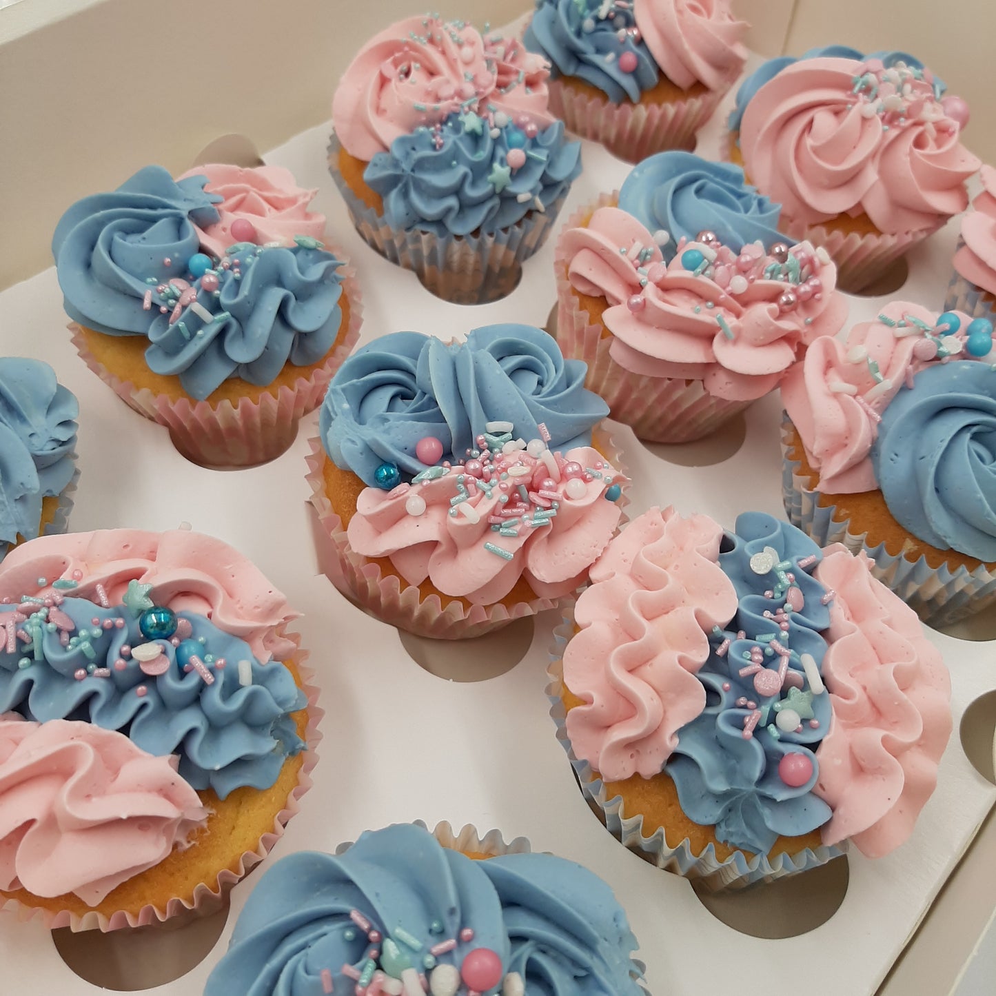 Gender reveal cupcakes