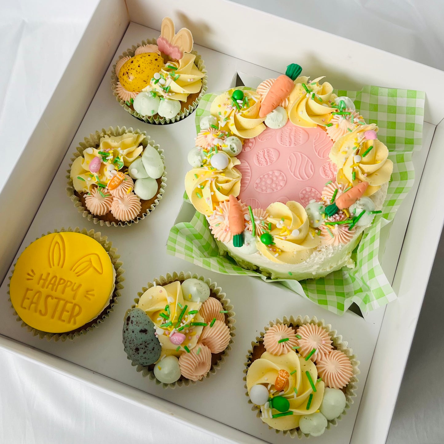 Bento cake en cupcakes Pasen